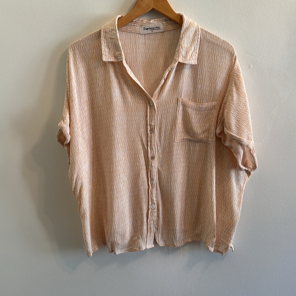 Impressions boutique top size large tan/gold lightweight with button front